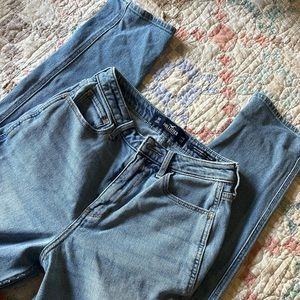 Hollister Size 26 Curvy High Waisted Jeans